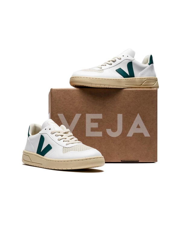 Veja V-10 WHITE BRITTANY