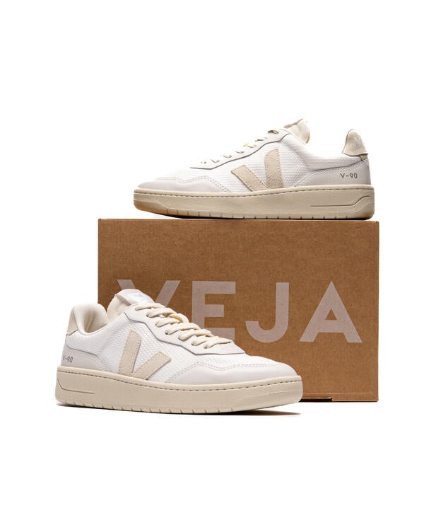 Veja V-90 WHITE PIERRE