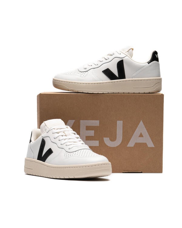 Veja V-10 WHITE BLACK