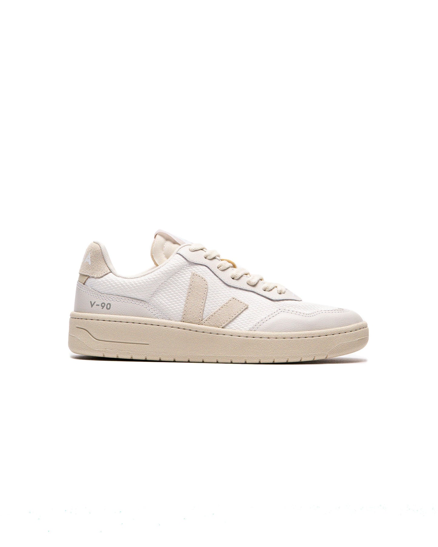 Veja V-90 WHITE PIERRE